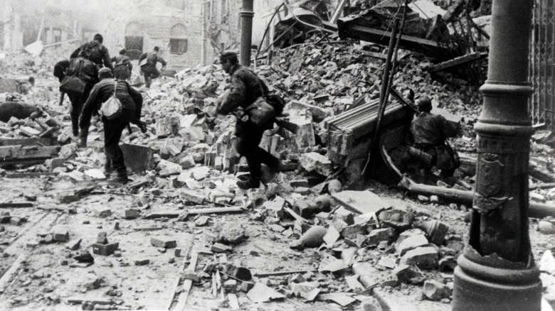 German soldiers in Warsaw rubble