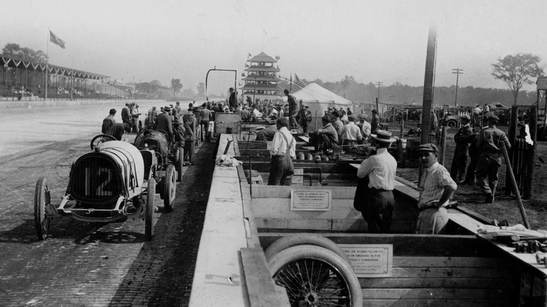 People preparing for 1911 Indy 500