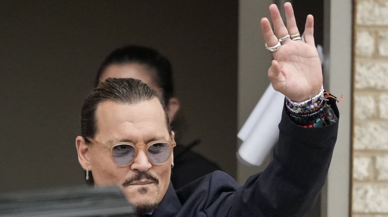 Depp leaves the courthouse