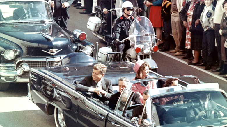 JFK motorcade before assassination