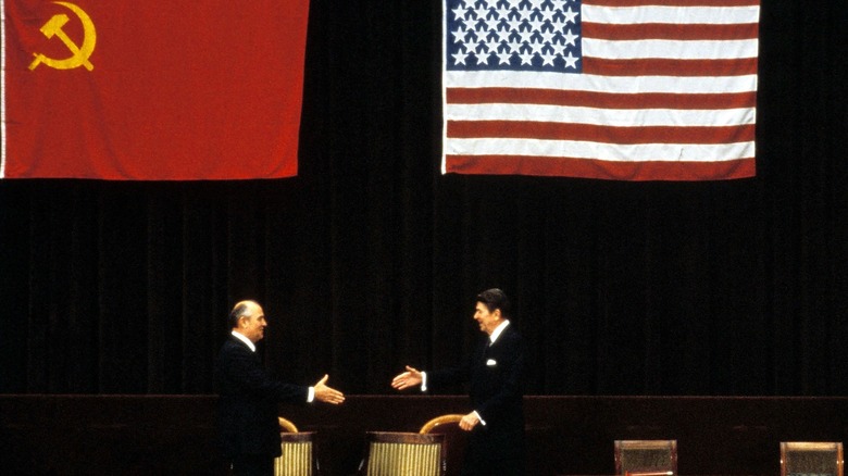 Gorbachev and Reagan shaking hands