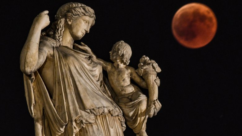 statue blood moon