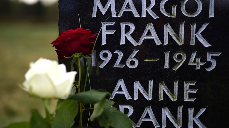 gravestone of anne and margot frank