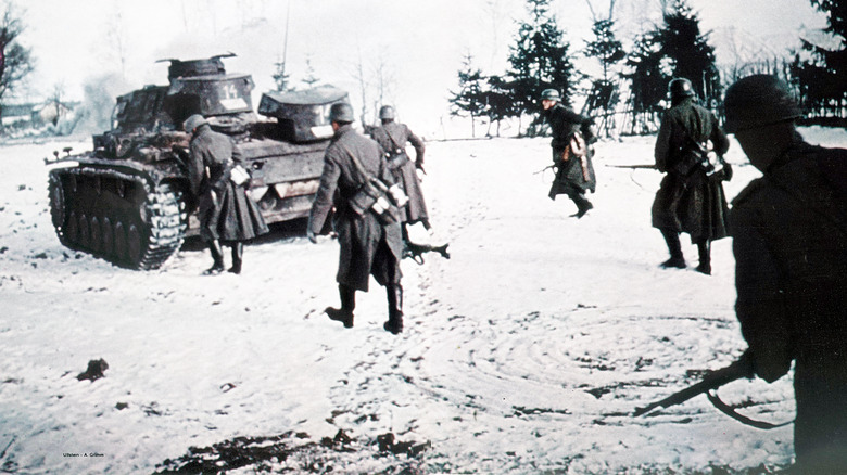 german troops moving through the russian winter