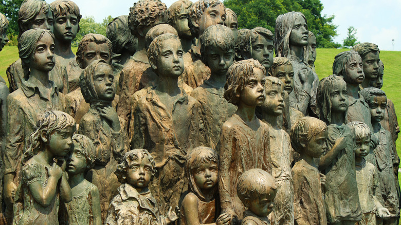 sculpture to the children of lidice