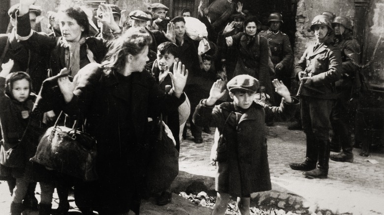 people being held at gunpoint in the warsaw ghetto