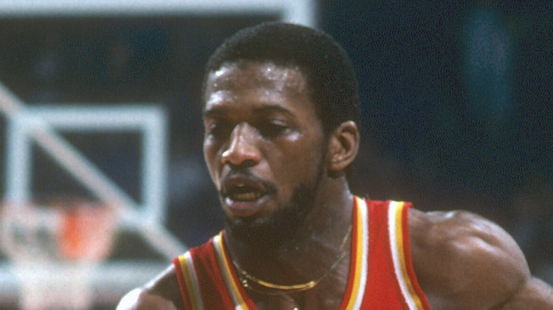 Eddie Johnson playing basketball